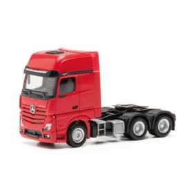 Herpa 317917 Mercedes-Benz Actros L Gigaspace rigid tractor 3axles (6x4), red