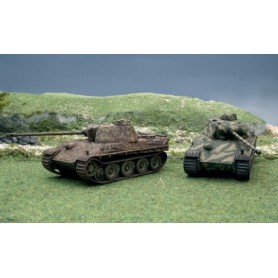 Italeri 7504 Tanks Pz. Kpfw. V Panther Ausf. G x 2