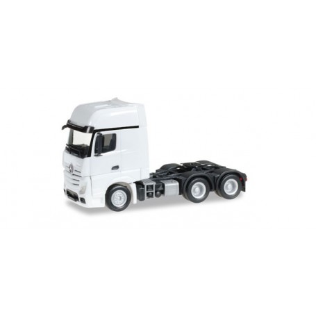 Herpa 305167-2 Mercedes-Benz Actros Gigaspace 6x4 rigid tractor, white