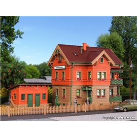Vollmer 43529 Gatekeeper house Esslingen with chickenhouse and garden fence