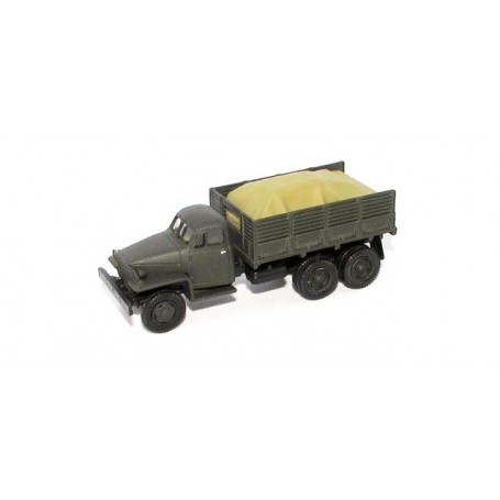 Herpa 746687 Studebaker flatbed truck with load under roof