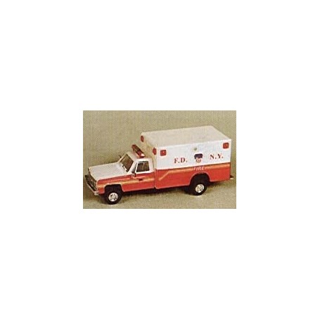 Trident 90140 Chevrolet F.D. N.Y. Ambulance Fire"